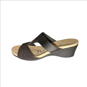 Axxiom Arika Sandals Size 9M